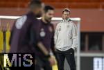 20.11.2023, Fussball, Testspiel 2023/24, sterreich - Deutschland, Training der DFB-Nationalmannschaft am Tag vor dem Lnderspiel im Ernst Happel Stadion Wien, Trainer Julian Nagelsmann (Deutschland) nachdenklich 

