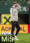 20.11.2023, Fussball, Testspiel 2023/24, sterreich - Deutschland, Training der DFB-Nationalmannschaft am Tag vor dem Lnderspiel im Ernst Happel Stadion Wien, Trainer Julian Nagelsmann (Deutschland) nachdenklich 

