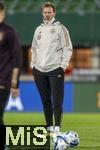 20.11.2023, Fussball, Testspiel 2023/24, sterreich - Deutschland, Training der DFB-Nationalmannschaft am Tag vor dem Lnderspiel im Ernst Happel Stadion Wien, Trainer Julian Nagelsmann (Deutschland) nachdenklich 

