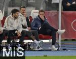 21.11.2023, Fussball, Lnderspiel, Testspiel 2023/24, sterreich - Deutschland, im Ernst Happel Stadion Wien,    v.l. Co-Trainer Benjamin Glck (Deutschland),  Co-Trainer Sandro Wagner (Deutschland) und Trainer Julian Nagelsmann (Deutschland) sind ratlos.

