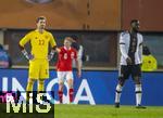 21.11.2023, Fussball, Lnderspiel, Testspiel 2023/24, sterreich - Deutschland, im Ernst Happel Stadion Wien, li: Torwart Kevin Trapp (Deutschland) und Antonio Rdiger (Deutschland) nachdenklich 

