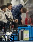 21.11.2023, Fussball, Lnderspiel, Testspiel 2023/24, sterreich - Deutschland, im Ernst Happel Stadion Wien, re: Trainer Julian Nagelsmann (re, Deutschland) und Co-Trainer Sandro Wagner (Deutschland) nachdenklich auf der Bank. 

