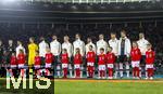 21.11.2023, Fussball, Lnderspiel, Testspiel 2023/24, sterreich - Deutschland, im Ernst Happel Stadion Wien, Aufstellung zur Hymne. v.li: Ilkay Gndogan (Deutschland), Torwart Kevin Trapp (Deutschland), Antonio Rdiger (Deutschland), Jonathan Tah (Deutschland), Julian Brandt (Deutschland), Mats Hummels (Deutschland), Serge Gnabry (Deutschland), Niclas Fllkrug (Deutschland), Kai Havertz (Deutschland), Leon Goretzka (Deutschland), Leroy Sane (Deutschland).

