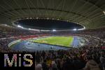 21.11.2023, Fussball, Lnderspiel, Testspiel 2023/24, sterreich - Deutschland, im Ernst Happel Stadion Wien, Fans schwenken ihre Landesflaggen auf der Tribne.


