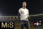 21.11.2023, Fussball, Lnderspiel, Testspiel 2023/24, sterreich - Deutschland, im Ernst Happel Stadion Wien, Co-Trainer Sandro Wagner (Deutschland) nachdenklich mit seinem Kaffeebecher.


