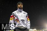 21.11.2023, Fussball, Lnderspiel, Testspiel 2023/24, sterreich - Deutschland, im Ernst Happel Stadion Wien, Serge Gnabry (Deutschland) nachdenklich im Regen.


