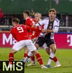 21.11.2023, Fussball, Lnderspiel, Testspiel 2023/24, sterreich - Deutschland, im Ernst Happel Stadion Wien, v.lI. Marcel Sabitzer (sterreich) gegen Thomas Mller (Deutschland) 


