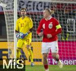 21.11.2023, Fussball, Lnderspiel, Testspiel 2023/24, sterreich - Deutschland, im Ernst Happel Stadion Wien,  Torwart Kevin Trapp (Deutschland) hat den Ball. 


