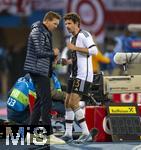 21.11.2023, Fussball, Lnderspiel, Testspiel 2023/24, sterreich - Deutschland, im Ernst Happel Stadion Wien, v.li: Trainer Julian Nagelsmann (Deutschland) bespricht sich mit Thomas Mller (Deutschland) 


