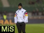 21.11.2023, Fussball, Lnderspiel, Testspiel 2023/24, sterreich - Deutschland, im Ernst Happel Stadion Wien, Serge Gnabry (Deutschland) nachdenklich vor dem Spiel im Regen.


