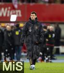 21.11.2023, Fussball, Lnderspiel, Testspiel 2023/24, sterreich - Deutschland, im Ernst Happel Stadion Wien, Pascal Gross (Deutschland) mit berlangem warmen Anorack.


