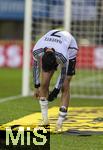 21.11.2023, Fussball, Lnderspiel, Testspiel 2023/24, sterreich - Deutschland, im Ernst Happel Stadion Wien, Kai Havertz (Deutschland) nach der Auswechslung, bevor er auf die Fotografen zugeht, versucht er seine Schienbeinschoner mit dem Stutzen zu verdecken, die ein privates Erinnerungsfoto mit drei Hunden zeigen.

