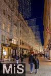 21.11.2023, Österreich, die Hauptstadt Wien. Impressionen eine vorweihnachtlich geschmückten Fussgängerzone.