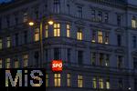 21.11.2023, sterreich, die Hauptstadt Wien. An einer Hausfassade prangt das Leucht-Schild einer Politischen Partei (SP).