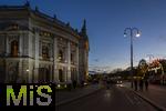 21.11.2023, sterreich, die Hauptstadt Wien. Impressionen vom festlich beleuchteten Burgtheater im Abendlicht.   