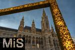 21.11.2023, sterreich, die Hauptstadt Wien. Impressionen vom Weihnachtsmarkt vor dem festlich beleuchteten Rathaus im Abendlicht.    