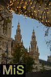 21.11.2023, sterreich, die Hauptstadt Wien. Impressionen vom Weihnachtsmarkt vor dem festlich beleuchteten Rathaus im Abendlicht.    