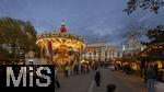 21.11.2023, sterreich, die Hauptstadt Wien. Impressionen vom Weihnachtsmarkt am Rathausplatz, hinten das Burgtheater.