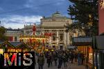 21.11.2023, sterreich, die Hauptstadt Wien. Impressionen vom Weihnachtsmarkt am Rathausplatz, hinten das Burgtheater. 