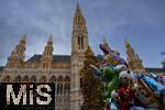 21.11.2023, sterreich, die Hauptstadt Wien. Impressionen vom Weihnachtsmarkt vor dem festlich beleuchteten Rathaus im Abendlicht.     