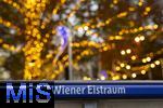 21.11.2023, sterreich, die Hauptstadt Wien. Impressionen vom Weihnachtsmarkt am Rathausplatz mit dem WIENER EISTRAUM, Auf einer riesen Flche von 8.500 qm kommen Eislaufbegeisterte inmitten der Stadt zum Zug. Neben einem unvergleichlichen Ambiente erwartet die Besucher eine einzigartige Eislandschaft, die ber vier groe Flchen und romantische Pfade im Park bis in den ersten Stock fhrt.