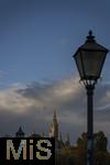 21.11.2023, sterreich, die Hauptstadt Wien. Die Trme vom Rathaus im Abendlicht.   