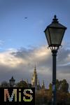 21.11.2023, sterreich, die Hauptstadt Wien. Die Trme vom Rathaus im Abendlicht.   