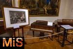 21.11.2023, sterreich, die Hauptstadt Wien. Weltmuseum in der Hofburg, Das Weltmuseum Wien, ein ethnographisches Museum und beherbergt einige der weltweit wichtigsten auereuropischen Sammlungen. Sammlung alter Musikinstrumente, Hier ein Hammerflgel aus dem Original-Besitz von Ferenc Liszt (Franz Liszt)