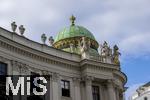 21.11.2023, sterreich, die Hauptstadt Wien. Impressionen an der Hofburg, Plastiken an der Fassade mit Kupferdach-Kuppel.