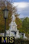 21.11.2023, sterreich, die Hauptstadt Wien. Impressionen am Mozart-Denkmal. Das Mozart-Denkmal zu Ehren des Komponisten Wolfgang Amadeus Mozart (17561791) in Wien befindet sich seit 1953 im Burggarten im 1. Bezirk Innere Stadt. 