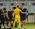 28.11.2023, Fussball U-17-Weltmeisterschaft 2023, Halbfinale, Argentinien - Deutschland, im Manahan Stadium (Surakarta). Schlussjubel Torwart Konstantin Heide (Deutschland) jubelt mit Teammanager Marco Rohde (re, Deutschland)