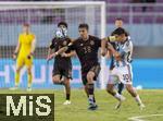 28.11.2023, Fussball U-17-Weltmeisterschaft 2023, Halbfinale, Argentinien - Deutschland, im Manahan Stadium (Surakarta). von links:  Bilal Yalcinkaya (Deutschland) gegen Claudio Jeremias Echeverri (Argentinien)