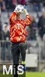 29.11.2023,  Fussball UEFA Championsleague 2023/2024: 5.Spieltag Vorrunde,  FC Bayern München - FC Kopenhagen, in der Allianz-Arena München. Torwart Manuel Neuer (FC Bayern München) beim Aufwärmen konzentriert 