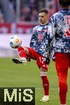 03.02.2024, Fussball 1. Bundesliga 2023/2024, 20.Spieltag, FC Bayern Mnchen - Borussia Mnchengladbach, in der Allianz-Arena Mnchen.  Bryan Zaragoza (FC Bayern Mnchen) beim Aufwrmen 


