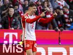 03.02.2024, Fussball 1. Bundesliga 2023/2024, 20.Spieltag, FC Bayern Mnchen - Borussia Mnchengladbach, in der Allianz-Arena Mnchen.  Torjubel von Aleksandar Pavlovic (Bayern Mnchen)  zum 1:1.


