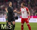 03.02.2024, Fussball 1. Bundesliga 2023/2024, 20.Spieltag, FC Bayern Mnchen - Borussia Mnchengladbach, in der Allianz-Arena Mnchen.  v.li: Torwart Manuel Neuer (FC Bayern Mnchen) shakehands mit Harry Kane (FC Bayern Mnchen) nach dem Spiel.


