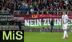 10.02.2024, Fussball 1. Bundesliga 2023/2024, 21.Spieltag, FC Augsburg - RB Leipzig, in der WWK-Arena Augsburg, Fanproteste gegen den Einstieg eines DFL-Investors, Fans sind im Innenraum und halten ein Transparent NEIN ZUM INVESTOR ber die Werbebande.


