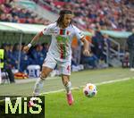 10.02.2024, Fussball 1. Bundesliga 2023/2024, 21.Spieltag, FC Augsburg - RB Leipzig, in der WWK-Arena Augsburg, Kevin Mbabu (FC Augsburg) am Ball 


