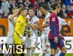 10.02.2024, Fussball 1. Bundesliga 2023/2024, 21.Spieltag, FC Augsburg - RB Leipzig, in der WWK-Arena Augsburg, Torwart Finn Dahmen (FC Augsburg) hat den Elfmeter gehalten, seine Spieler bejubeln ihn daraufhin. Ermedin Demirovic (FC Augsburg) Felix Uduokhai (Augsburg), 


