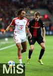 10.02.2024, Fussball 1. Bundesliga 2023/2024, 21. Spieltag, Bayer 04 Leverkusen - FC Bayern Mnchen, in der BayArena Leverkusen. (L-R) Sacha Boey (Bayern Mnchen) gegen Josip Stanisic (Bayer Leverkusen)


