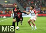 10.02.2024, Fussball 1. Bundesliga 2023/2024, 21. Spieltag, Bayer 04 Leverkusen - FC Bayern Mnchen, in der BayArena Leverkusen. (L-R) Nathan Tella (Bayer Leverkusen) gegen Sacha Boey (Bayern Mnchen)


