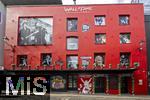 08.09.2023, Dublin, Hauptstadt Irlands, The Irish Rock 'N' Roll Museum Experience, Besucher knnen ehemalige Proberume berhmter irischer Knstler wie Thin Lizzy, Van Morrison, und Sinead OConnor Bewundern, sowie Erinnerungsstcke der Poplegenden U2 und Michael Jackson. Fassade mit der Wall of Fame. 