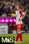 30.03.2024, Fussball 1. Bundesliga 2023/2024, 27.Spieltag, FC Bayern Mnchen - Borussia Dortmund, in der Allianz-Arena Mnchen.  Joshua Kimmich (FC Bayern Mnchen) nachdenklich 