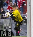 30.03.2024, Fussball 1. Bundesliga 2023/2024, 27.Spieltag, FC Bayern Mnchen - Borussia Dortmund, in der Allianz-Arena Mnchen.  Torwart Alexander Meyer (Borussia Dortmund) 


