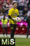 30.03.2024, Fussball 1. Bundesliga 2023/2024, 27.Spieltag, FC Bayern Mnchen - Borussia Dortmund, in der Allianz-Arena Mnchen.  Torwart Marcel Lotka (Borussia Dortmund) beim Aufwrmen.


