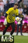 30.03.2024, Fussball 1. Bundesliga 2023/2024, 27.Spieltag, FC Bayern Mnchen - Borussia Dortmund, in der Allianz-Arena Mnchen.  Torwart Marcel Lotka (Borussia Dortmund) beim Aufwrmen.


