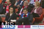 30.03.2024, Fussball 1. Bundesliga 2023/2024, 27.Spieltag, FC Bayern Mnchen - Borussia Dortmund, in der Allianz-Arena Mnchen.  re.unten: Lars Klingbeil (FDP-Politiker) mit Bayernschal auf der VIP-Tribne.


