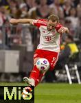 30.03.2024, Fussball 1. Bundesliga 2023/2024, 27.Spieltag, FC Bayern Mnchen - Borussia Dortmund, in der Allianz-Arena Mnchen.  Harry Kane (FC Bayern Mnchen) Schuss.