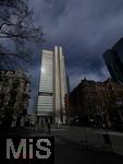 26.03.2024,  Frankfurt am Main. Fassade des Silberturms im Bahnhofsviertel glnzt im Sonnenlicht.