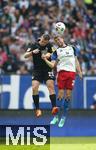 06.04.2024, Fussball 2. Bundesliga 2023/2024, 28. Spieltag, Hamburger SV - 1. FC Kaiserslautern, im Volksparkstadion Hamburg. (L-R) Filip Stojilkovic (Kaiserslautern) gegen Jonas Meffert (Hamburg)


